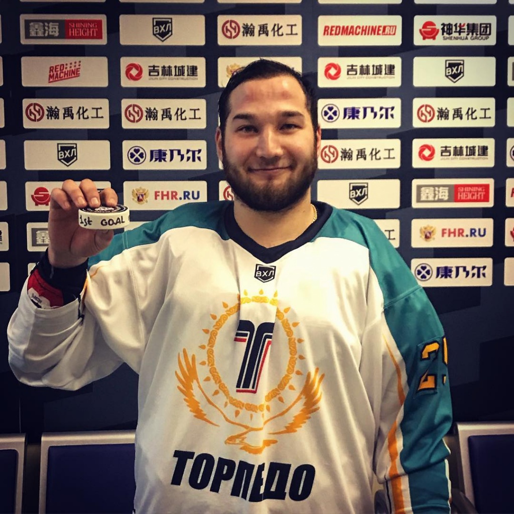 Первая шайба Дамира 05102017.jpg